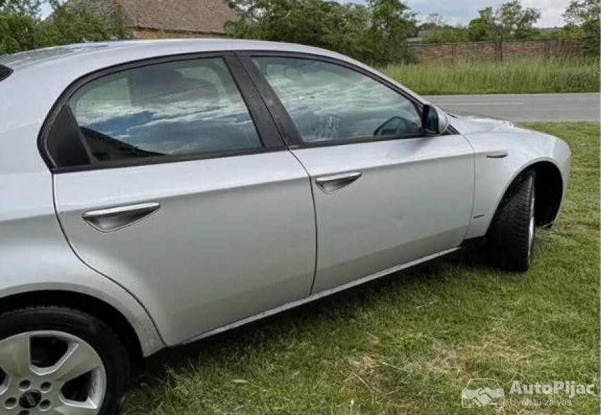 alfa_romeo_159_dizel_6_polovni_automobili_autopijac.rs