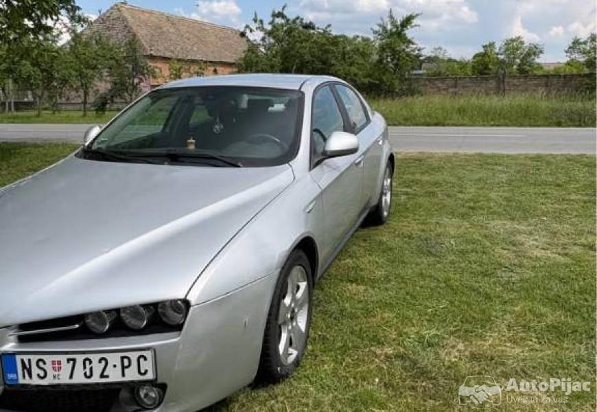 alfa_romeo_159_dizel_7_polovni_automobili_autopijac.rs