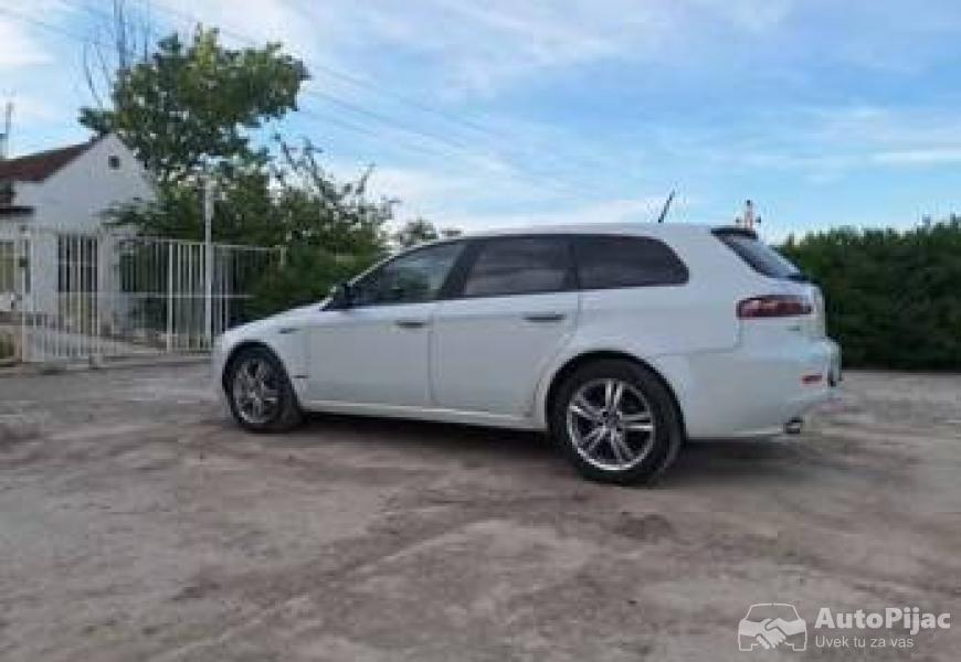 alfa2012_extra_motor_i_menjac_100kw_20dizel_regist_5_polovni_automobili_autopijac.rs