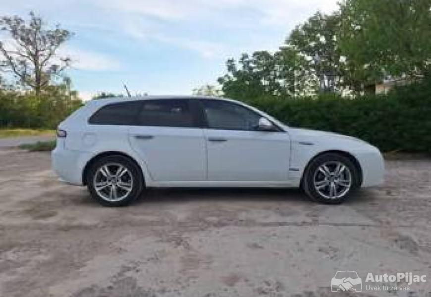 alfa_20_jtdm100kw2012god_moze_zamena_bez_ulaganja_5_polovni_automobili_autopijac.rs