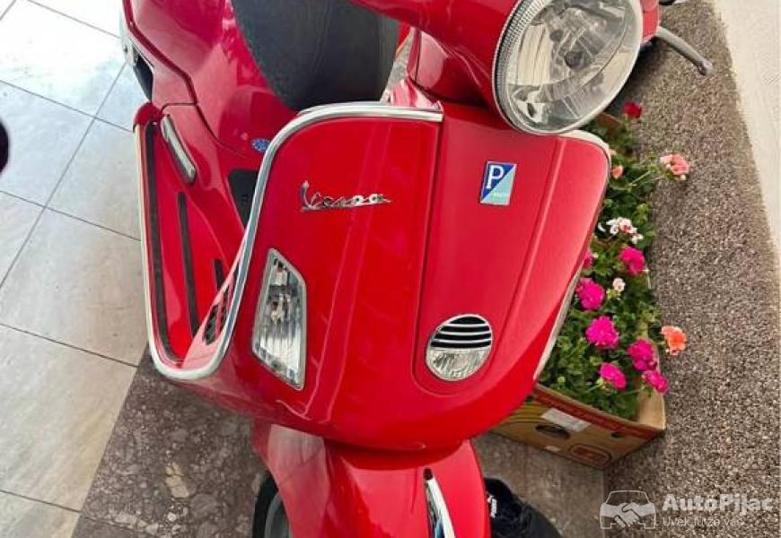 na_prodaju_vespa_250_gts_abs_na_ime_kupca_064_1159_1_polovni_automobili_autopijac.rs