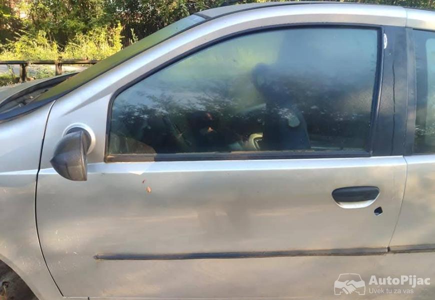 fiat_punto_12_8v_delovi_7_polovni_automobili_autopijac.rs