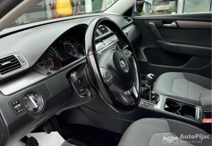 volkswagen_passat_b7_20_tdi_bluemotion_2011_4_polovni_automobili_autopijac.rs