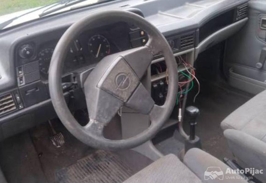 opel_kadet_13_pali_radi_3_polovni_automobili_autopijac.rs
