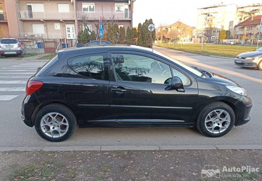 peugeot_207_14_2006_god_8_polovni_automobili_autopijac.rs