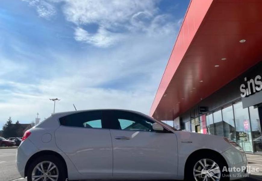 2012_alfa_romeo_giulietta_16_jtdm_77kw_11_polovni_automobili_autopijac.rs