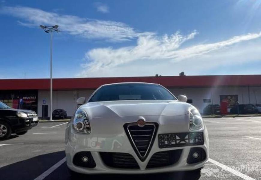 2012_alfa_romeo_giulietta_16_jtdm_77kw_13_polovni_automobili_autopijac.rs