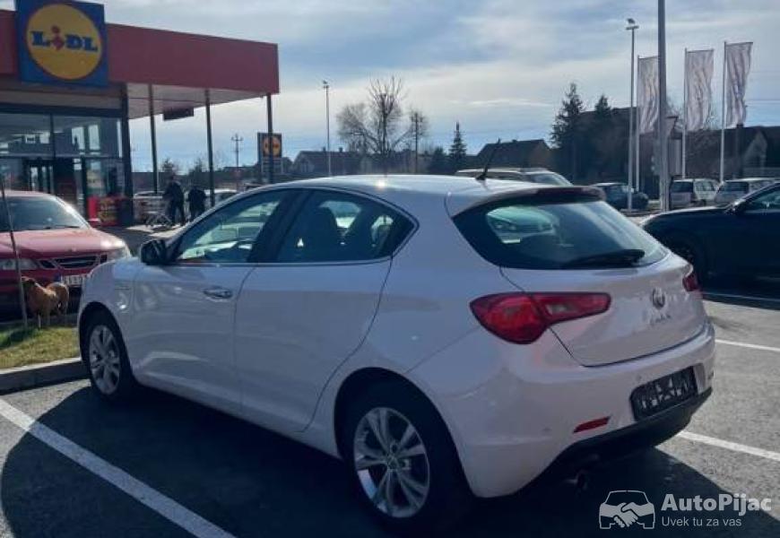 2012_alfa_romeo_giulietta_16_jtdm_77kw_6_polovni_automobili_autopijac.rs