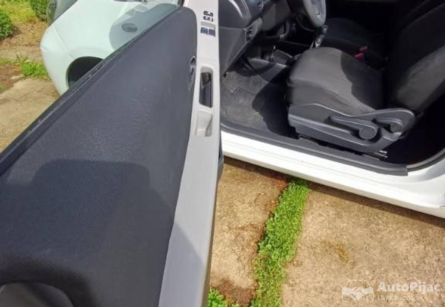 2009_toyota_yaris_8_polovni_automobili_autopijac.rs