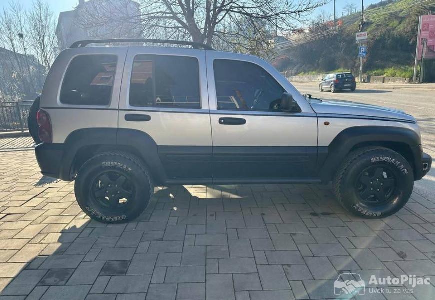 jeep_liberty_4_polovni_automobili_autopijac.rs