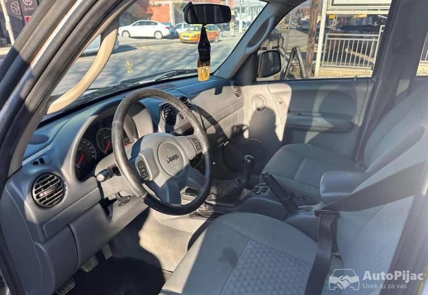 jeep_liberty_7_polovni_automobili_autopijac.rs