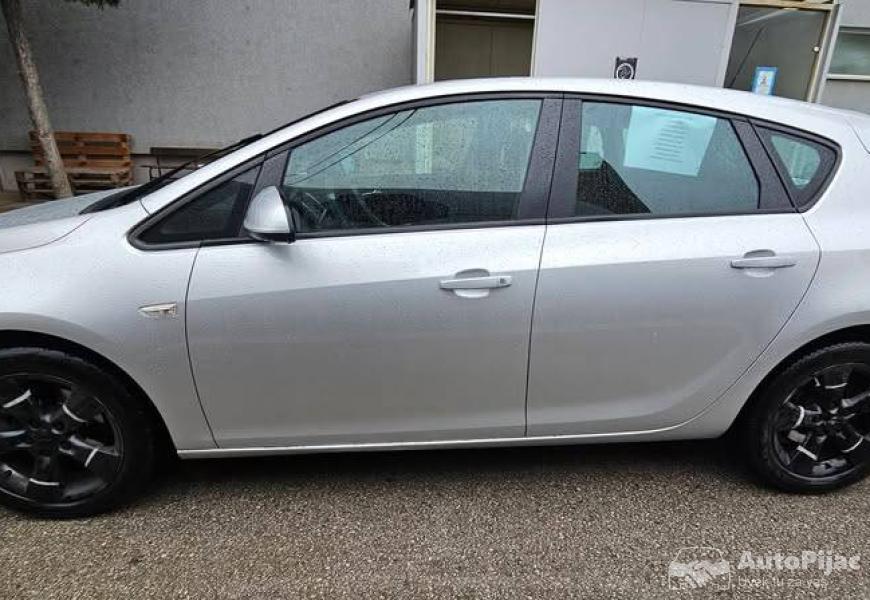 opel_astra_j_2011_3_polovni_automobili_autopijac.rs