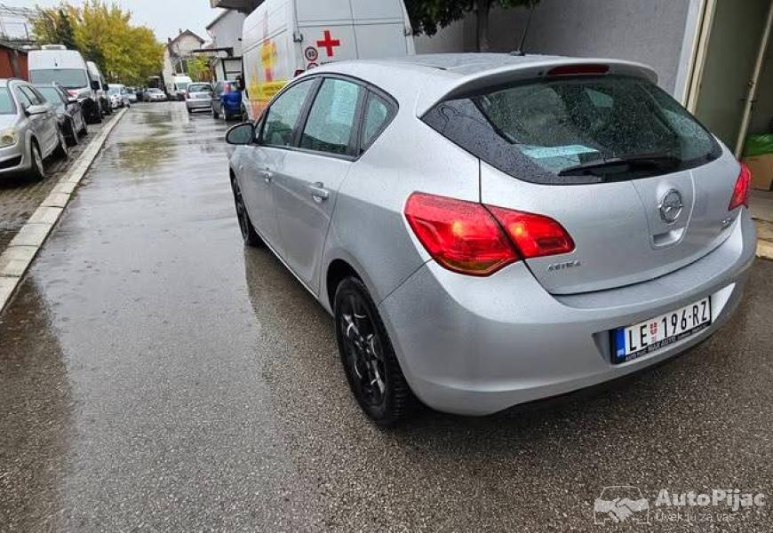opel_astra_j_2011_4_polovni_automobili_autopijac.rs