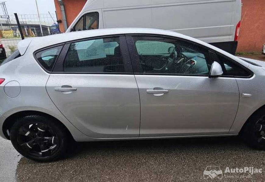 opel_astra_j_2011_8_polovni_automobili_autopijac.rs