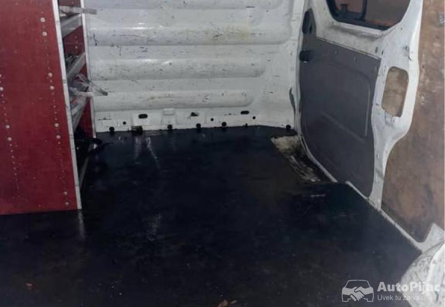 reno_trafik_20_dizel_2014_god_potrebna_je_samo_car_6_polovni_automobili_autopijac.rs