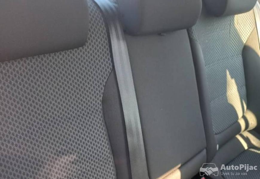 na_prodaju_volkswagen_jetta_12_polovni_automobili_autopijac.rs