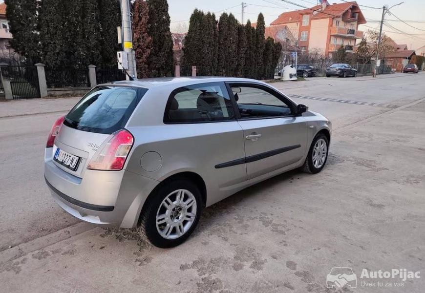 fiat_stilo_16_reg_cele_godine_2_polovni_automobili_autopijac.rs