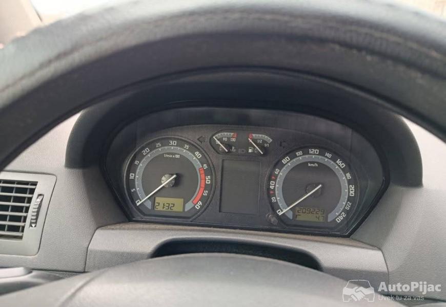 skoda_fabia_2006_godiste_19_15_polovni_automobili_autopijac.rs
