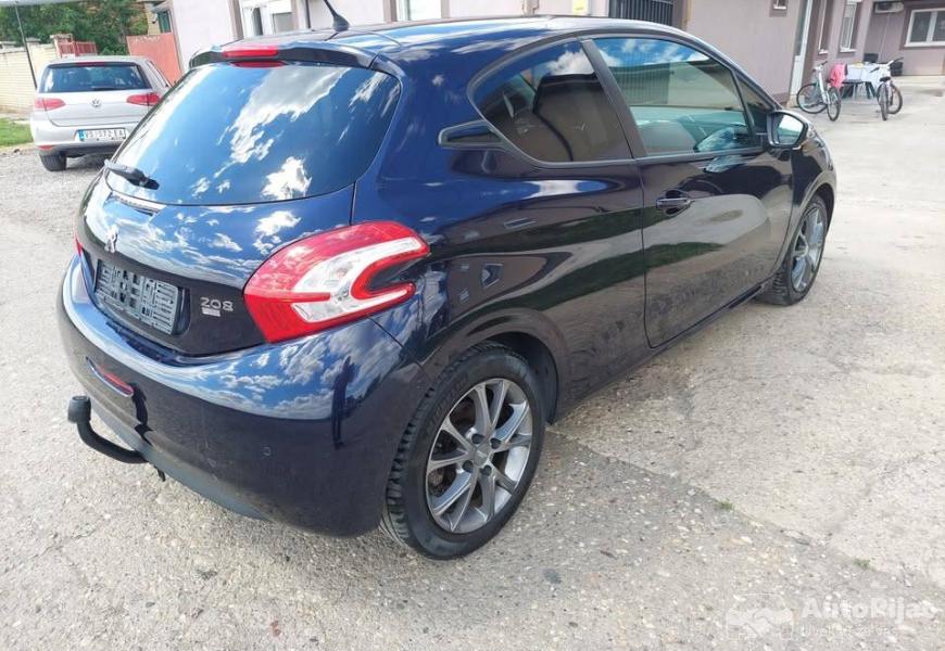 2013_peugeot_208_16ehdi_style_perla_10_polovni_automobili_autopijac.rs