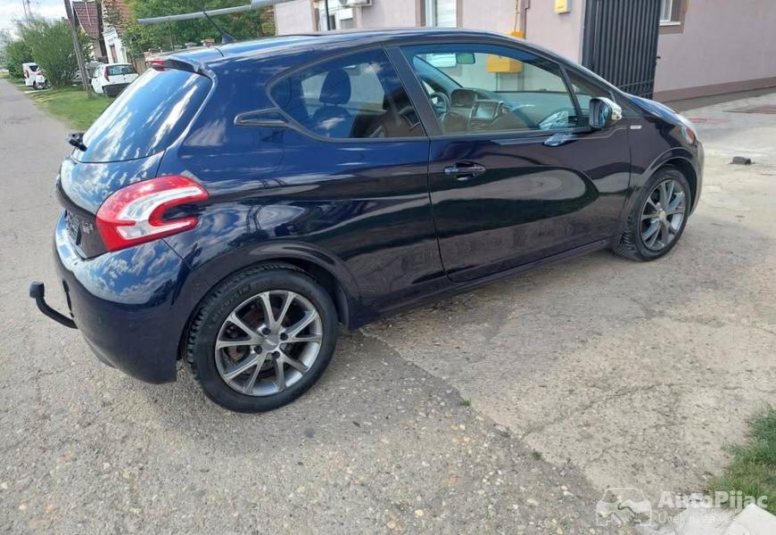 2013_peugeot_208_16ehdi_style_perla_11_polovni_automobili_autopijac.rs
