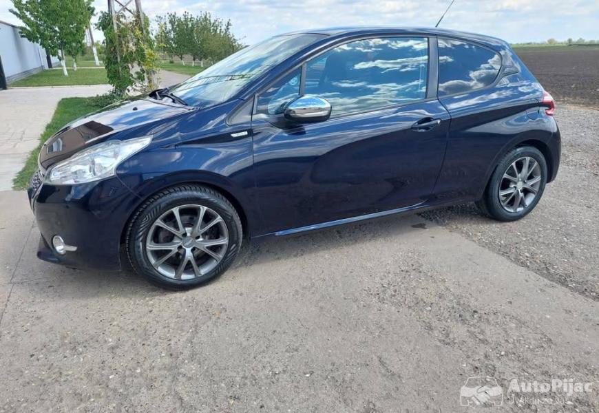 2013_peugeot_208_16ehdi_style_perla_5_polovni_automobili_autopijac.rs