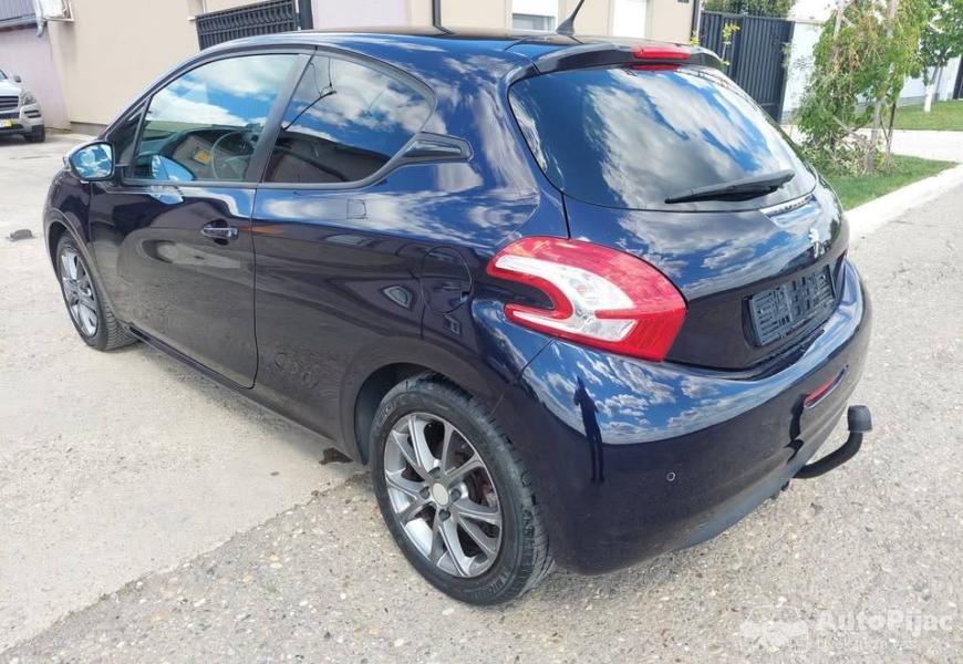 2013_peugeot_208_16ehdi_style_perla_7_polovni_automobili_autopijac.rs