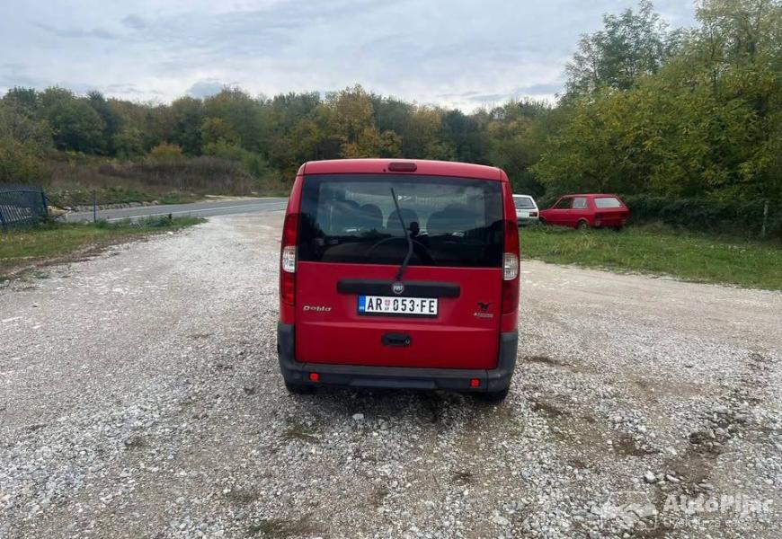 na_prodaju_fiat_doblo_2006god_16_benzinmetan_velik_5_polovni_automobili_autopijac.rs