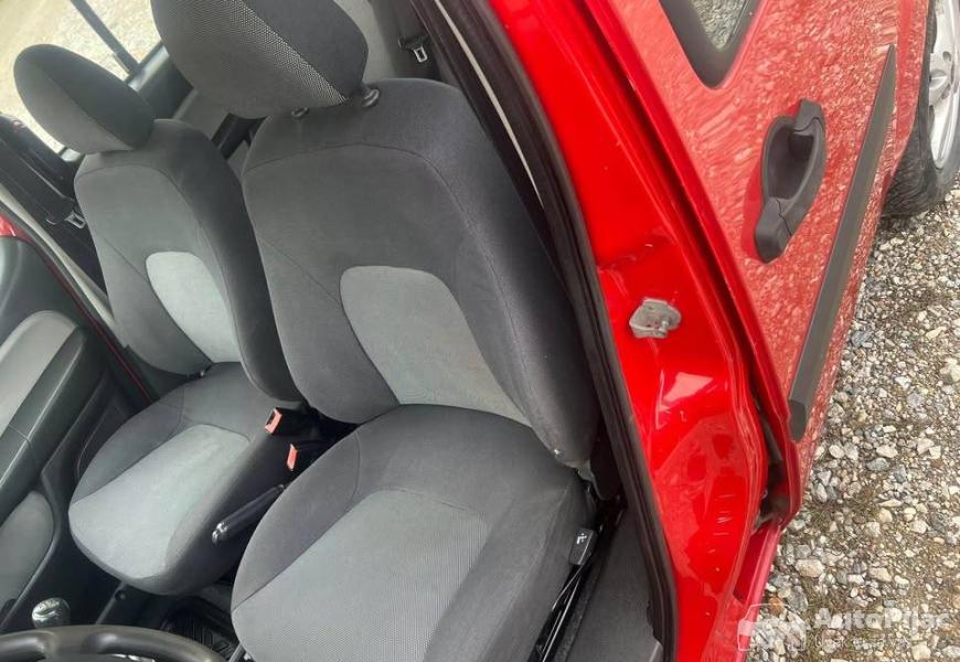 na_prodaju_fiat_doblo_2006god_16_benzinmetan_velik_7_polovni_automobili_autopijac.rs