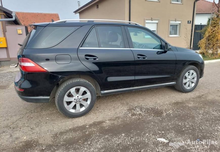 2012_mercedesbenz_ml250_bluetek_vlasnik_10_polovni_automobili_autopijac.rs
