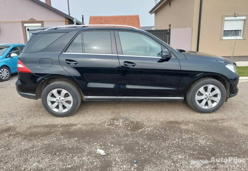 2012_mercedesbenz_ml250_bluetek_vlasnik_11_polovni_automobili_autopijac.rs