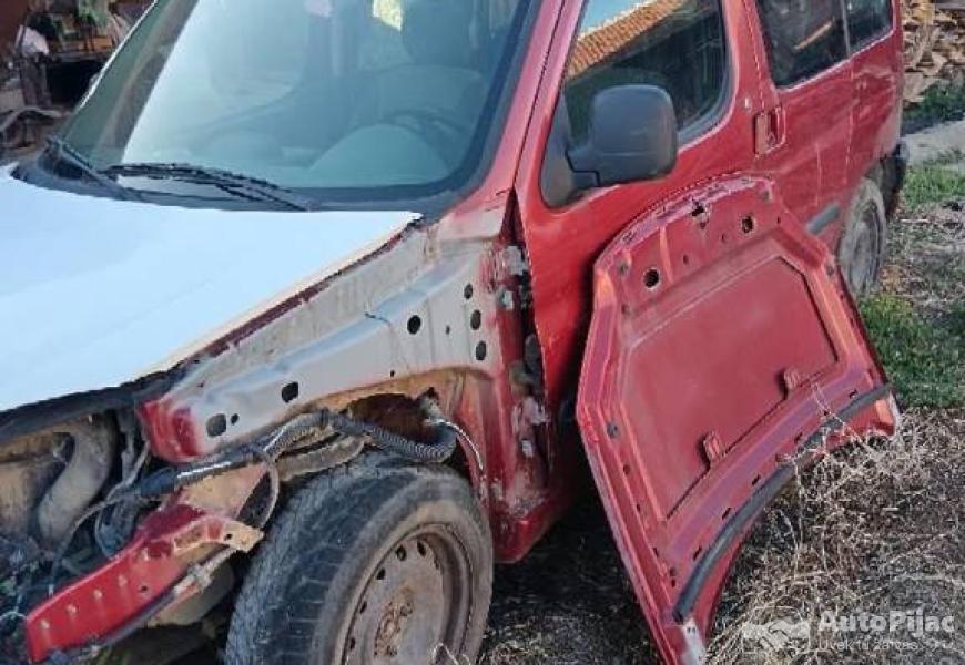 citron_berlingo_20_hdi_delovi_3_polovni_automobili_autopijac.rs