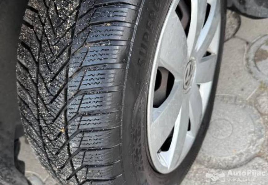 touran_14_benzin_10_polovni_automobili_autopijac.rs