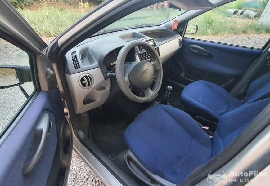 fiat_punto_12_8v_2001_godiste_9_polovni_automobili_autopijac.rs