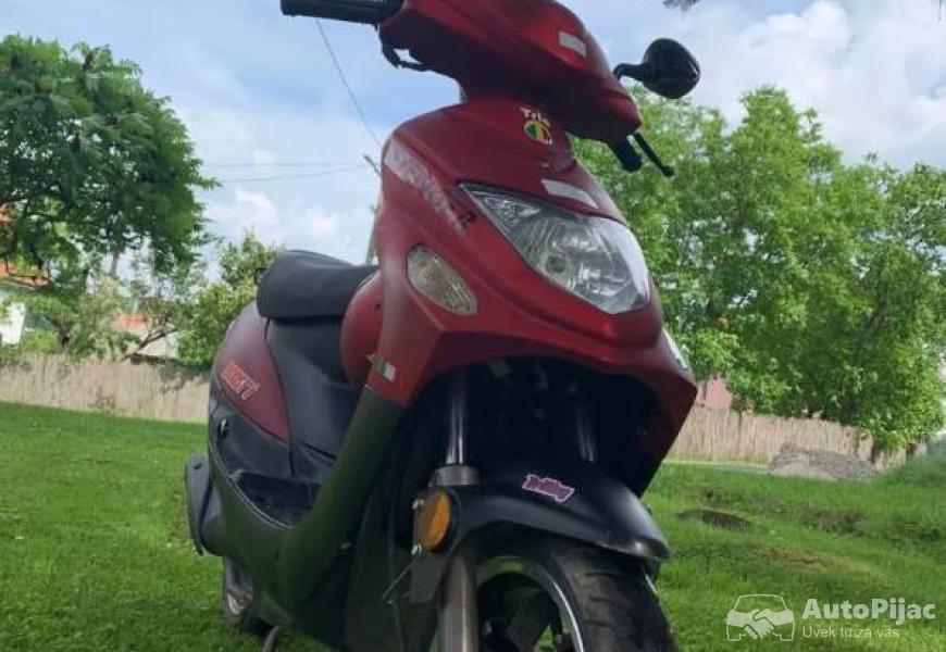 2019godiste_skuter50_kubika_ima_papire_nije_regist_4_polovni_automobili_autopijac.rs