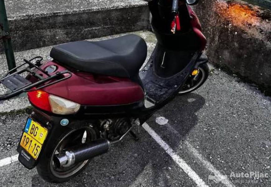 2019godiste_skuter50_kubika_ima_papire_nije_regist_9_polovni_automobili_autopijac.rs