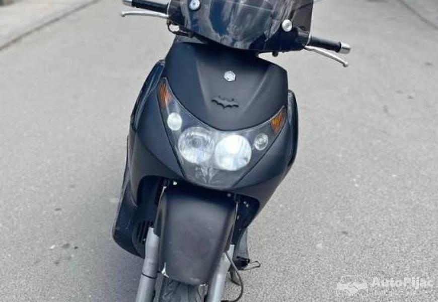 piaggio_beverly_200_1_polovni_automobili_autopijac.rs