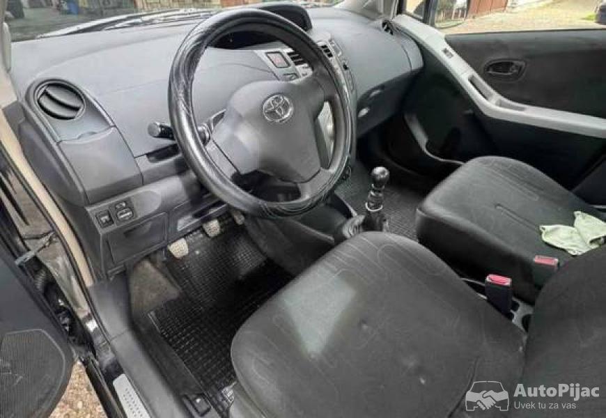 toyota_yaris_13_vtti_101ks_2010_8_polovni_automobili_autopijac.rs