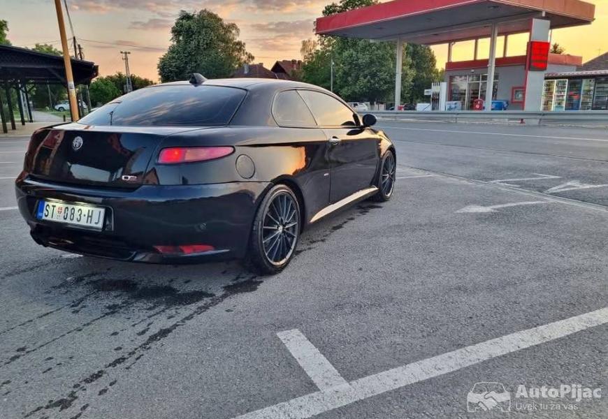 alfa_romeo_gt_q2_1_polovni_automobili_autopijac.rs