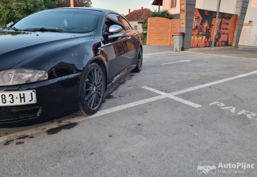 alfa_romeo_gt_q2_3_polovni_automobili_autopijac.rs