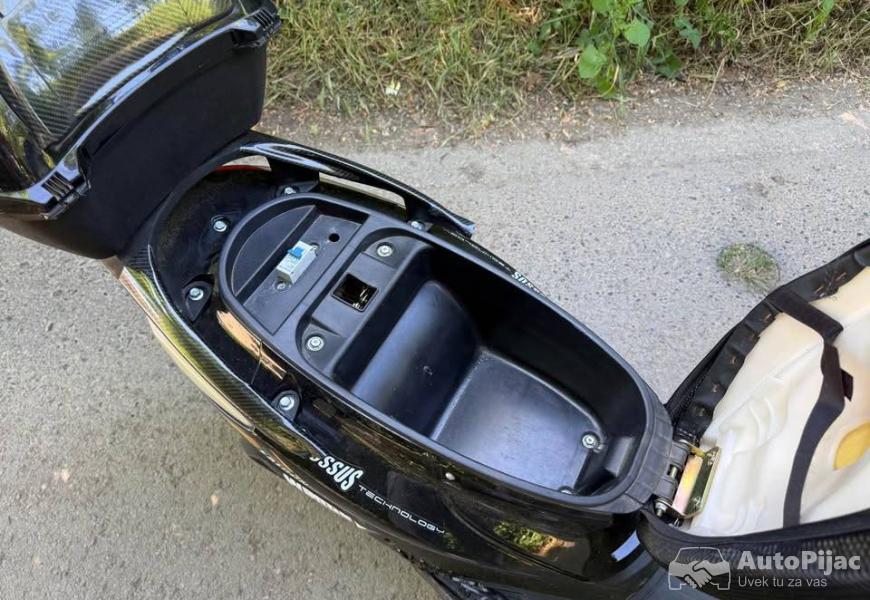elektricni_skuter_8_polovni_automobili_autopijac.rs