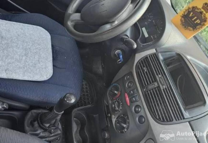 fiat_punto_19_jtd_80_konja_8_polovni_automobili_autopijac.rs