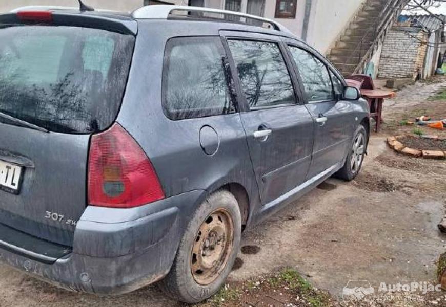 auto_je_u_dobro_stanju_istekla_rigistraciha_moge_z_1_polovni_automobili_autopijac.rs