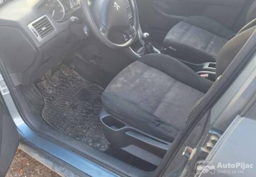 auto_je_u_dobro_stanju_istekla_rigistraciha_moge_z_7_polovni_automobili_autopijac.rs
