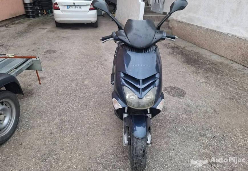aprilija_leonardo_250_7_polovni_automobili_autopijac.rs