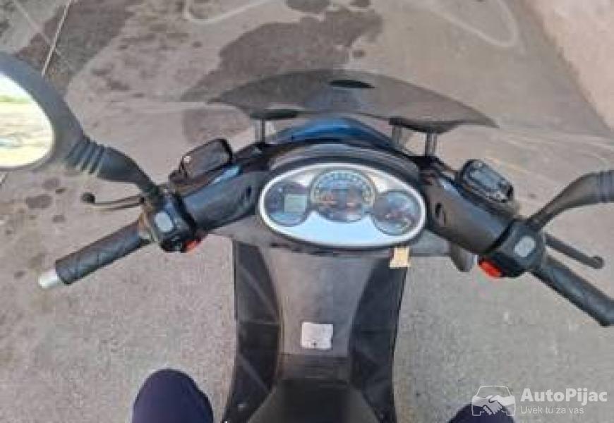 yamaha_majesy_12_polovni_automobili_autopijac.rs