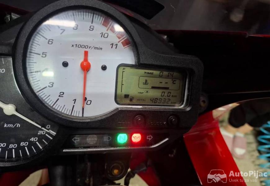 honda_vtr_1000_11_polovni_automobili_autopijac.rs