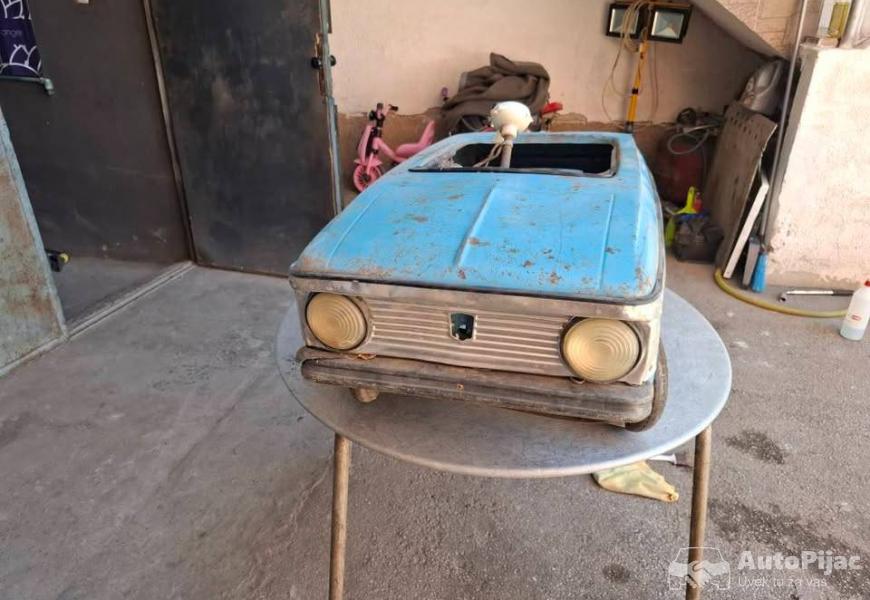 moskvic_na_pedale_2_polovni_automobili_autopijac.rs