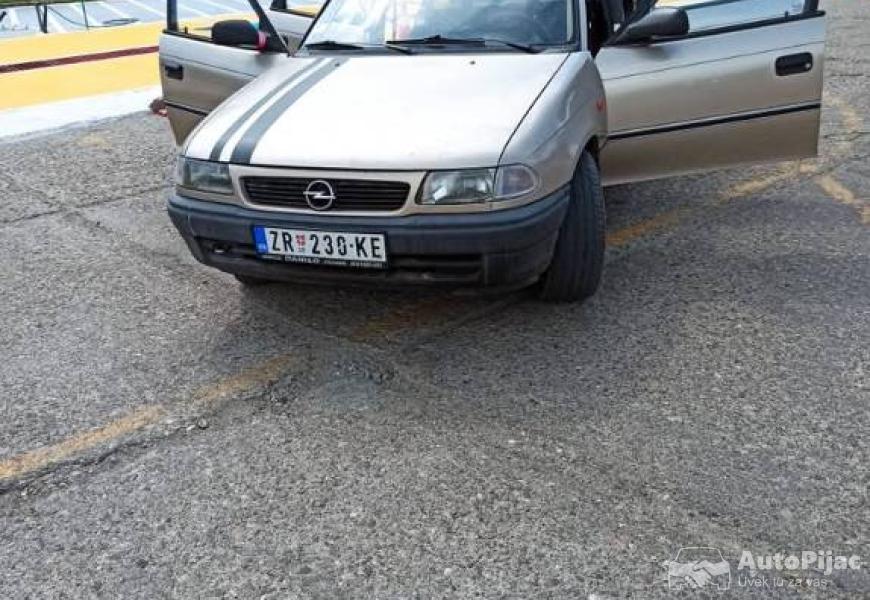 opel_gl_astra_limuzin_2_polovni_automobili_autopijac.rs