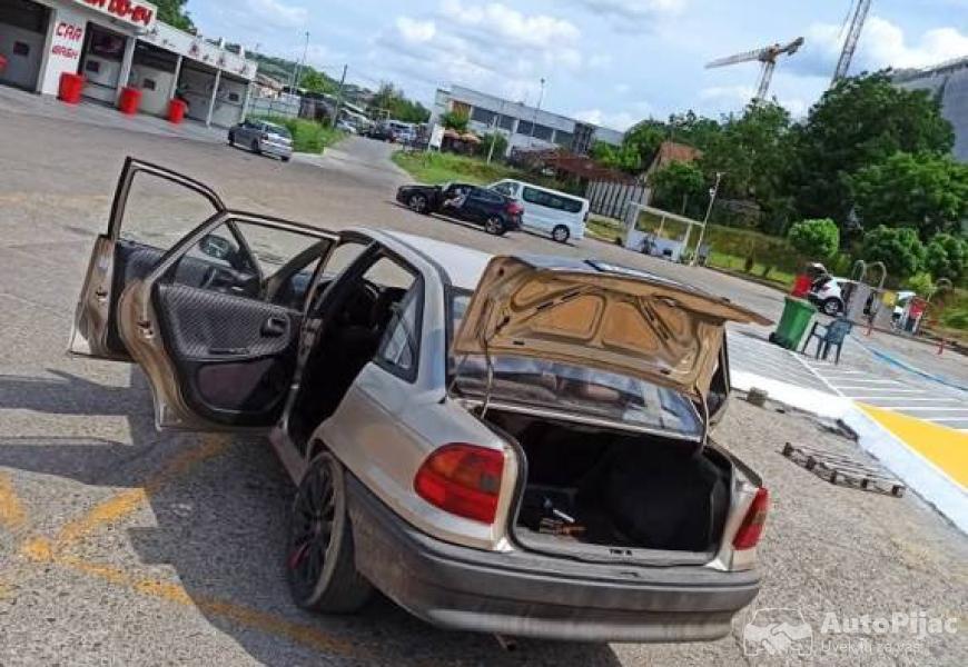 opel_gl_astra_limuzin_7_polovni_automobili_autopijac.rs