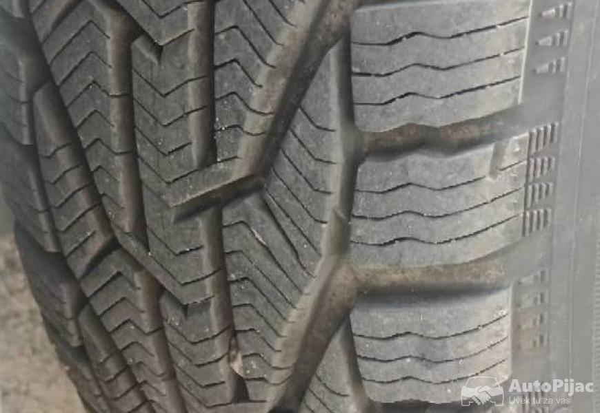 prodajem_menjam_za_skuplji_auto_ispravan_uradjen_v_4_polovni_automobili_autopijac.rs